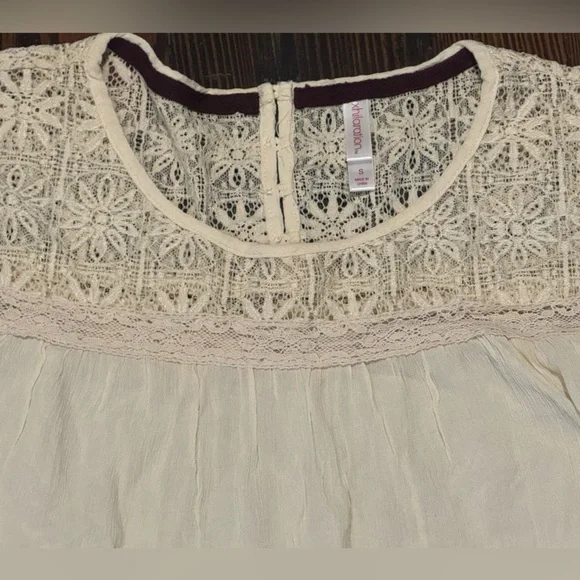 Xhilaration Lace Cream Top - Picture 3 of 5